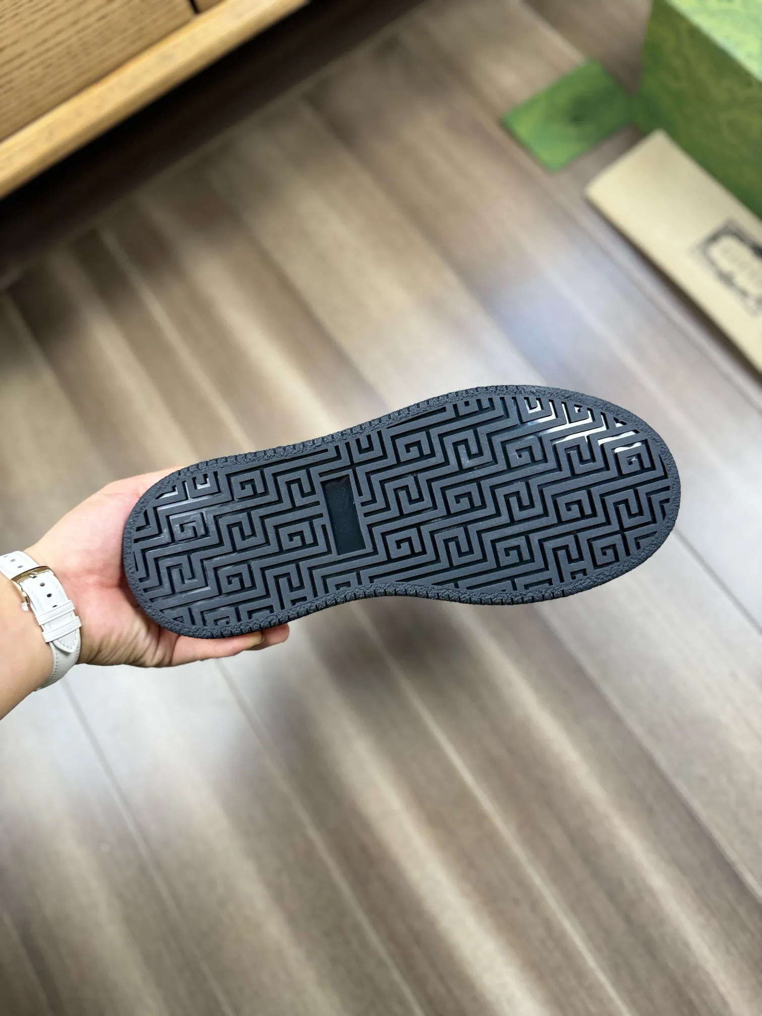 [Gucci] Gucci men's shoes 💰820💰 - High-end quality original order - Upper: 🔝Imported Nappa calfskin·Brand high mercerized cloth·Brand webbing -Inner: water-dyed cowhide, -Outsole: ultra-light T men's shoes💰U foam. Rubber; two-color molded outsole -Ultra-high quality control·Fine workmanship: highlighted (high-end·luxury·grade) -Size: 38-44 (45, can be customized)